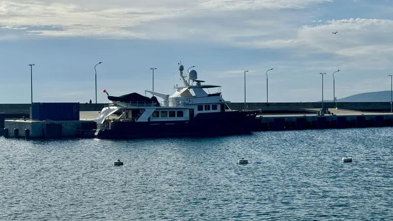 Trindade Yacht Photos Pics 
