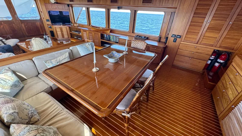 Trindade Yacht Photos Pics Dining area