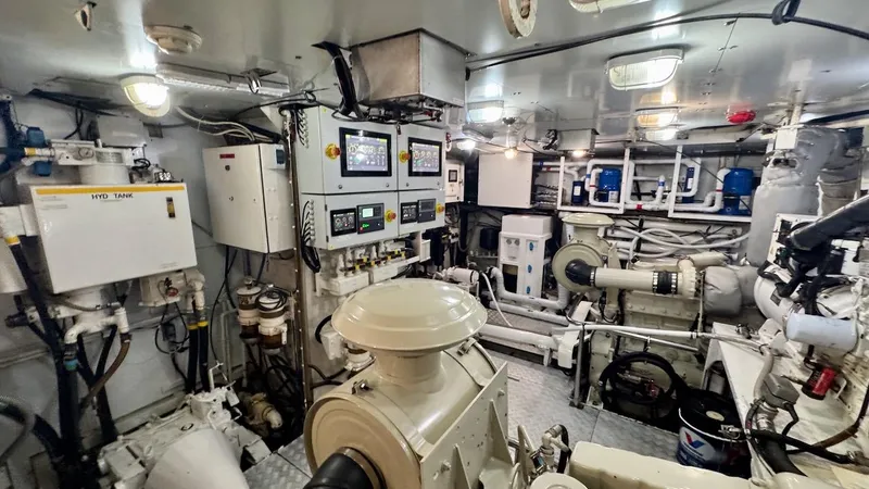 Trindade Yacht Photos Pics Engine Room