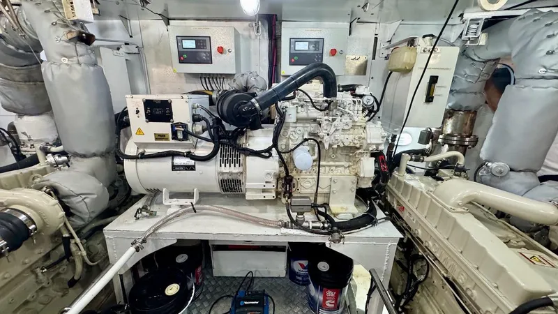 Trindade Yacht Photos Pics Engine Room