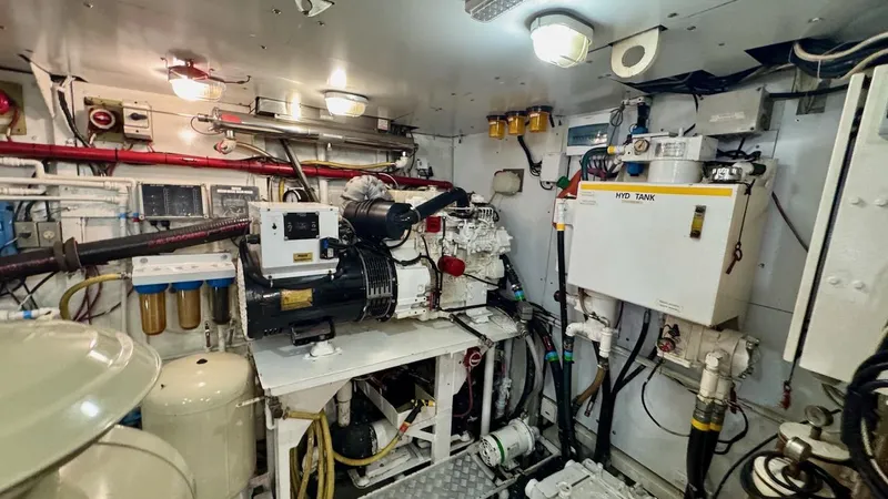 Trindade Yacht Photos Pics Engine Room