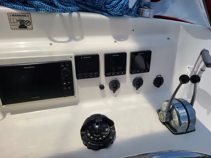 Carpe Aura Yacht Photos Pics 