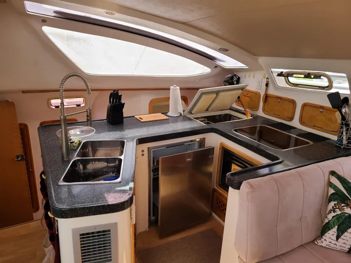 Carpe Aura Yacht Photos Pics 