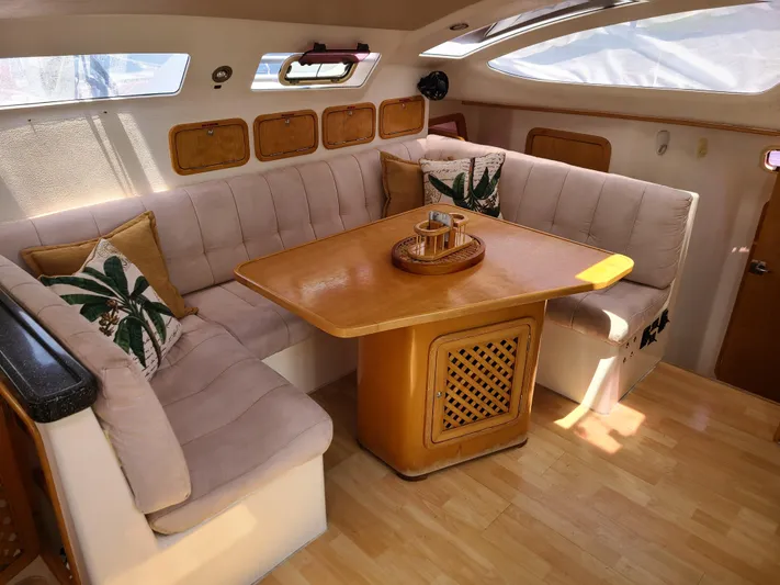 Carpe Aura Yacht Photos Pics 