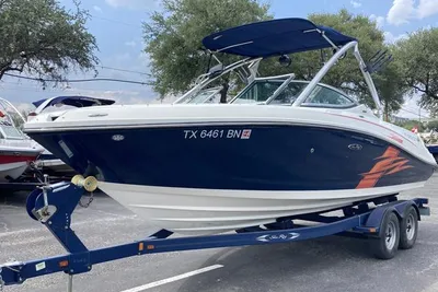Sea Ray 230 SLX