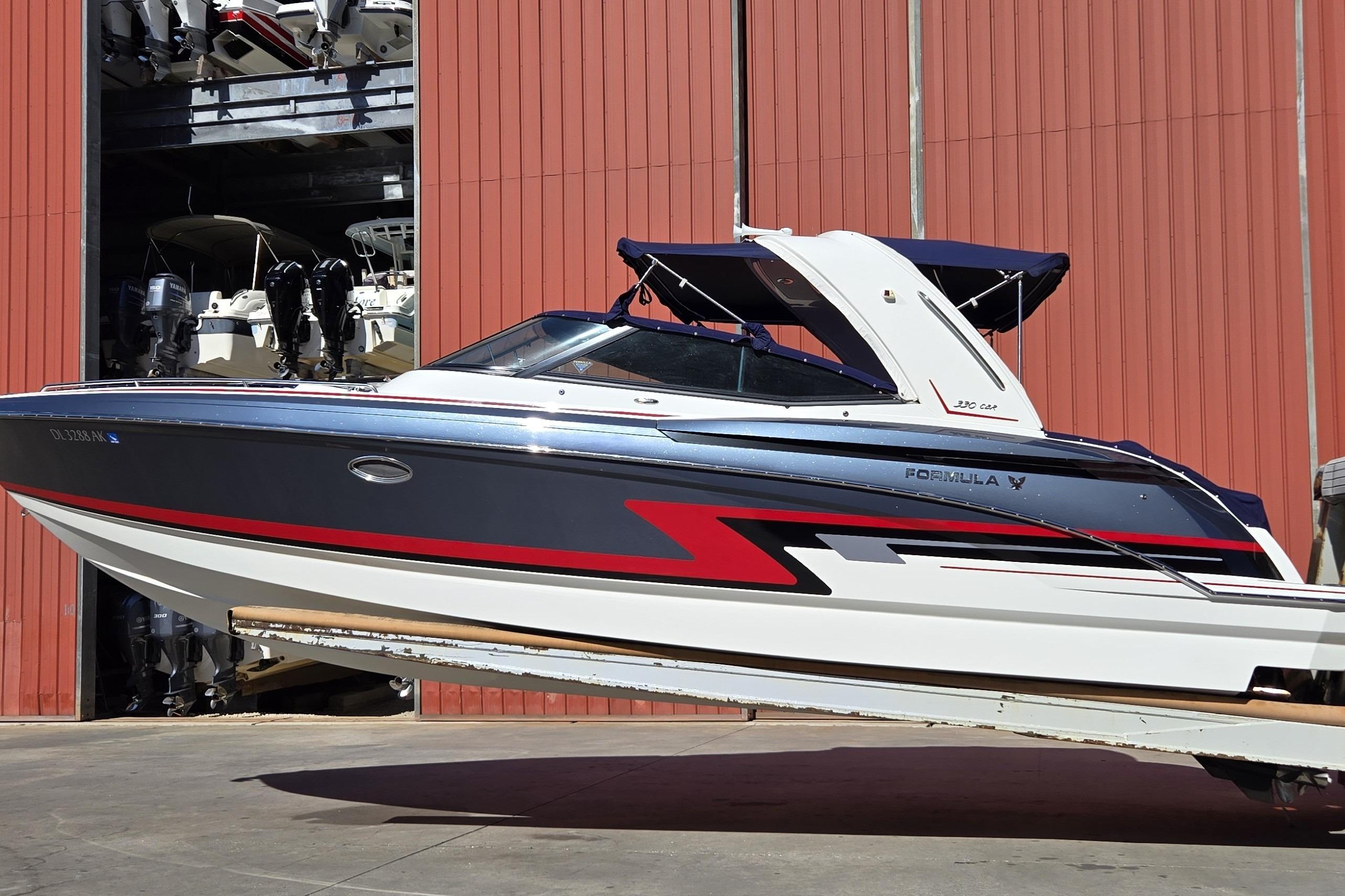 2016 Formula 330 Crossover Bowrider