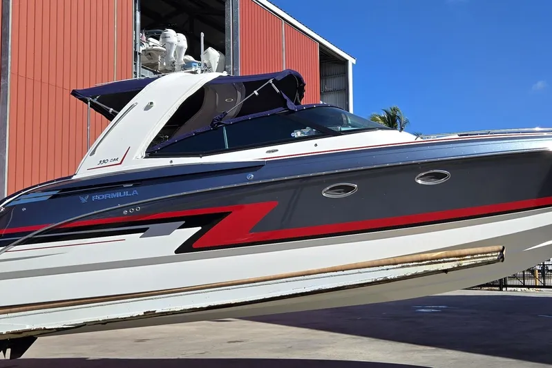 Famous Sport Boat Vibe Yacht Photos Pics 2016 Formula 330 Crossover Bowrider boat with sleek design and vibrant colors.
