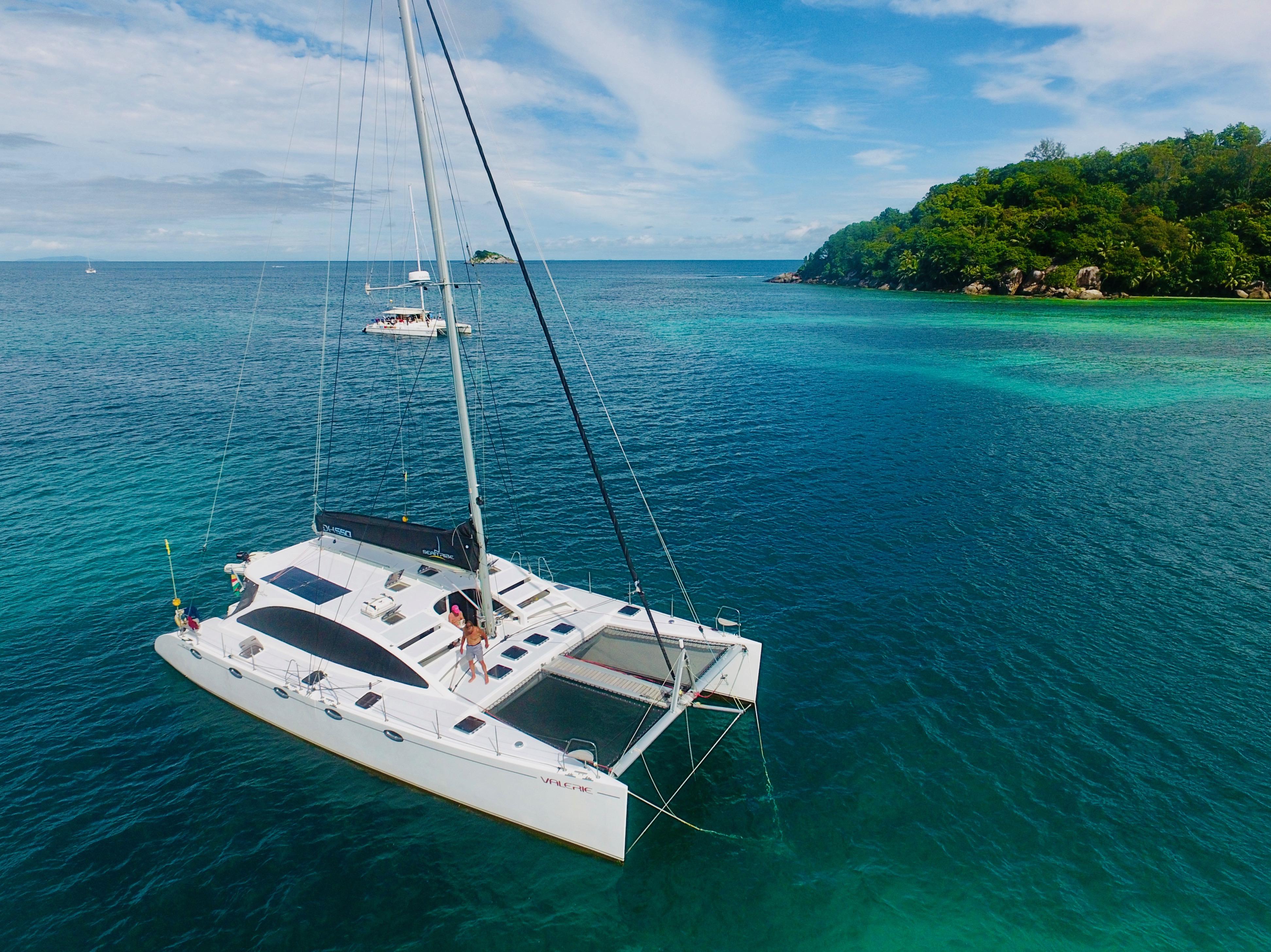 dh 550 catamaran for sale