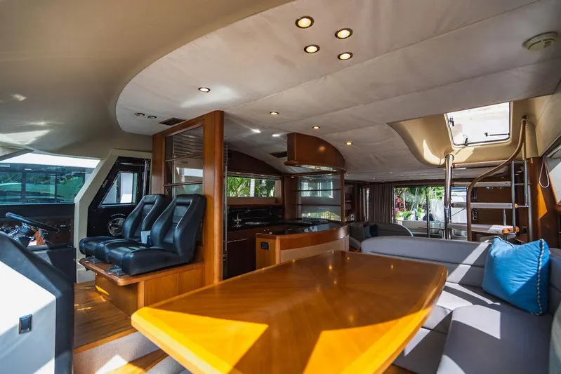 Empire Sun Yacht Photos Pics Dinette, Seating and Table