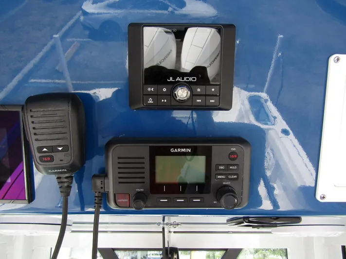  Yacht Photos Pics 2024 Wellcraft 243 Fisherman dashboard with Garmin and JL Audio equipment.