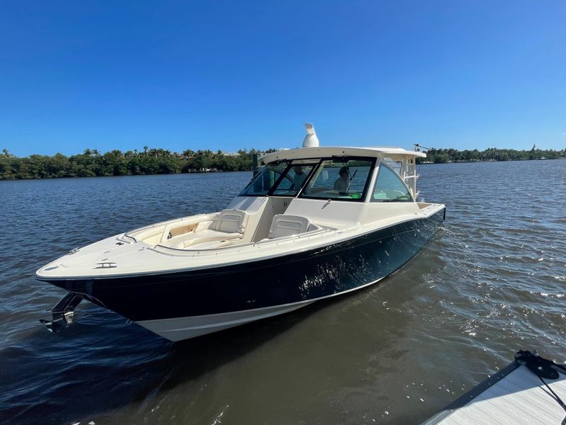 2017 Grady-White Freedom 375