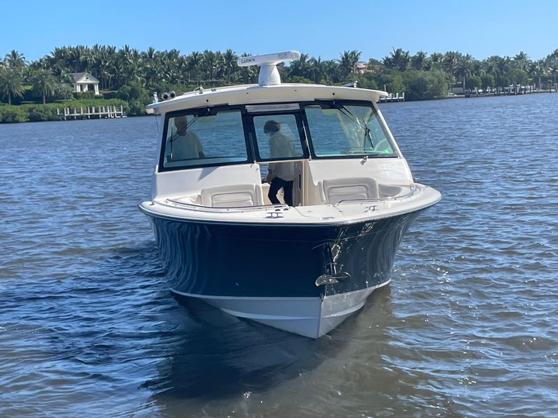 2017 Grady-White Freedom 375