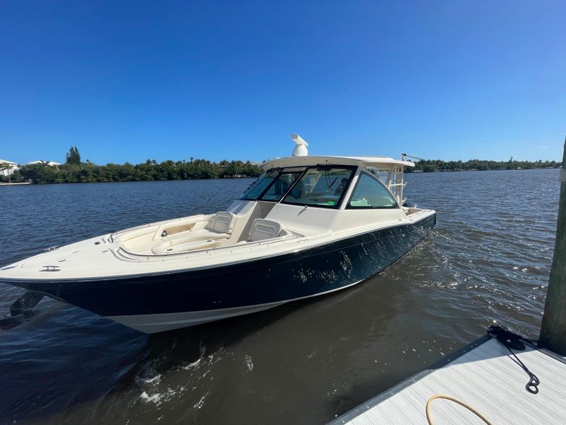 2017 Grady-White Freedom 375