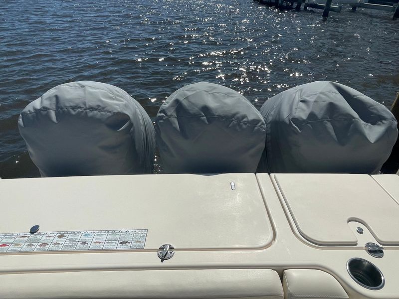 2017 Grady-White Freedom 375