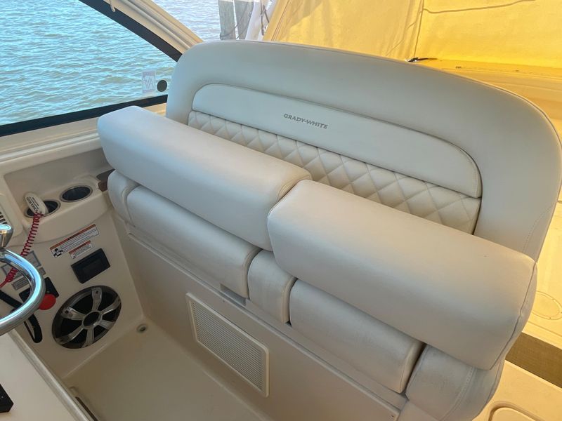 2017 Grady-White Freedom 375