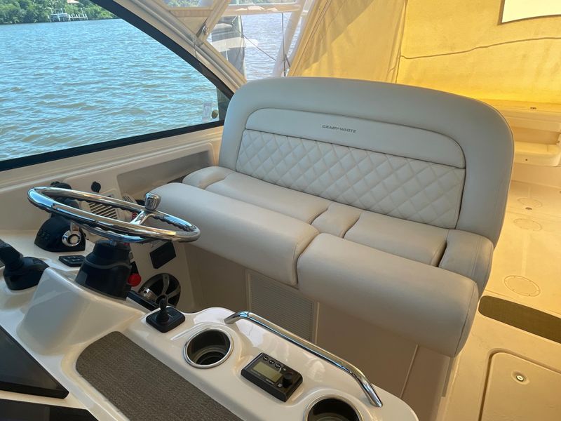 2017 Grady-White Freedom 375