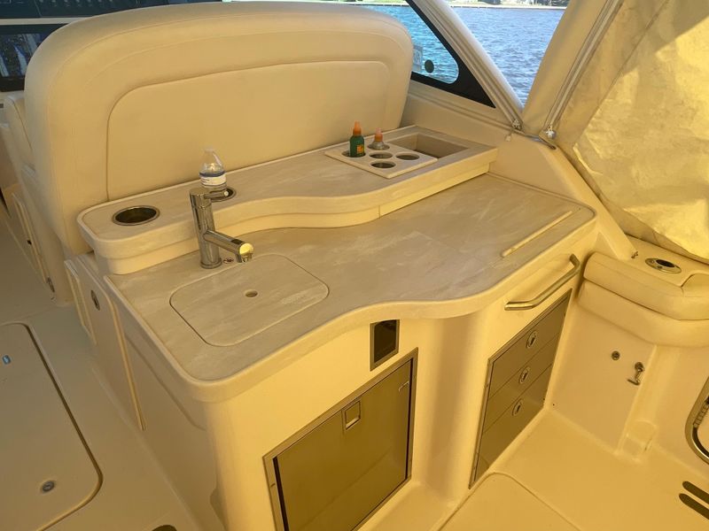 2017 Grady-White Freedom 375