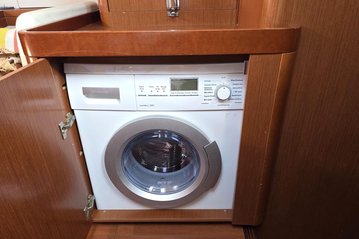 2011 Beneteau 59 