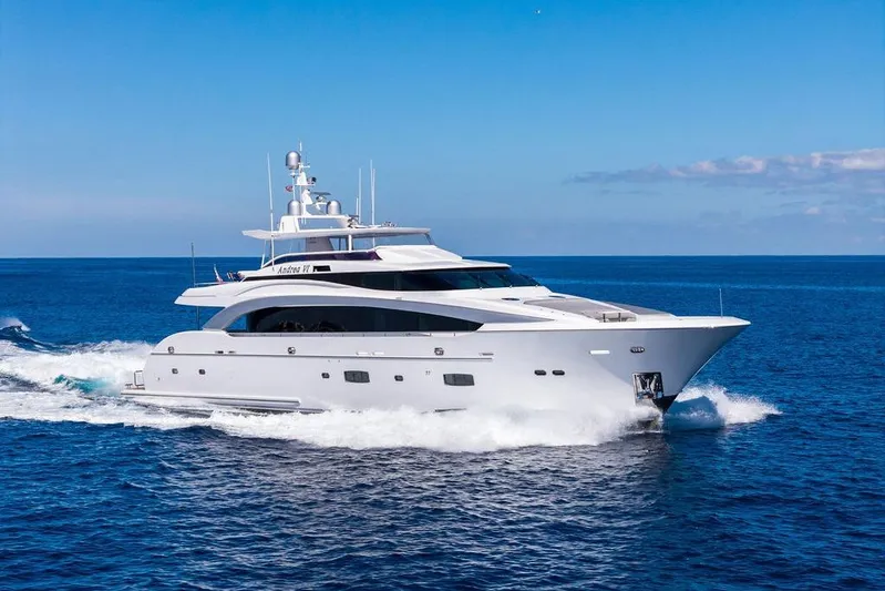  Yacht Photos Pics Luxurious 2014 Horizon RP 110 yacht cruising on open sea under clear blue sky.