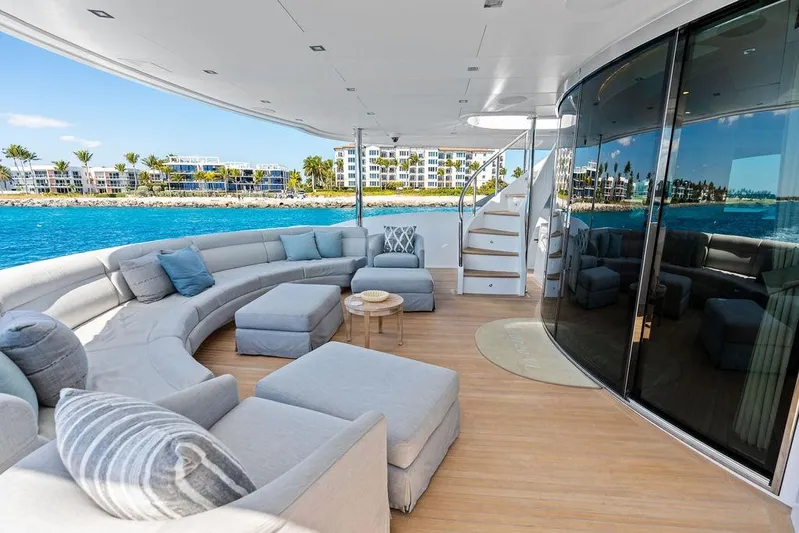  Yacht Photos Pics Luxurious Horizon RP 110 yacht deck with elegant seating, ocean view, and modern design, 2014 model.