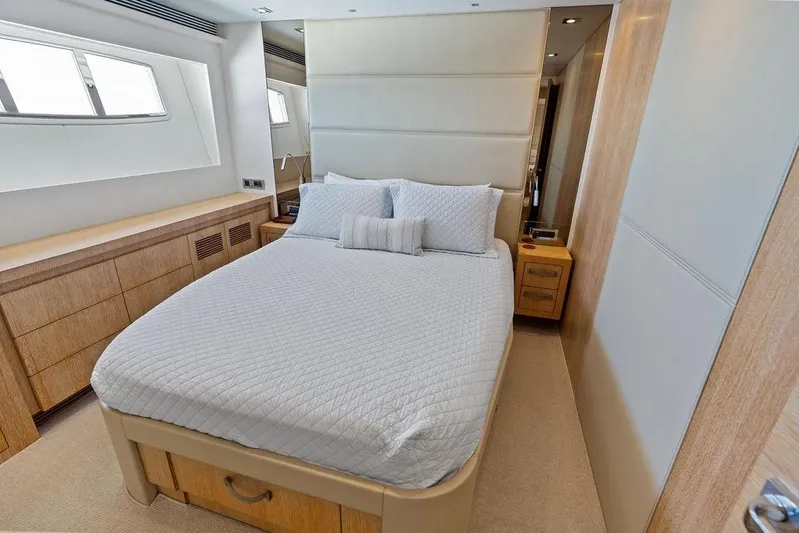  Yacht Photos Pics Luxurious bedroom interior on 2014 Horizon RP 110 yacht, featuring elegant bedding and wood accents.