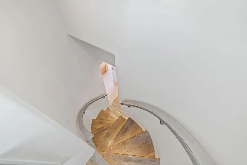  Yacht Photos Pics Curved wooden staircase with white walls, Horizon RP 110, 2014 model.
