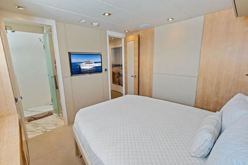  Yacht Photos Pics Luxurious bedroom interior on 2014 Horizon RP 110 yacht with TV and ensuite bathroom.