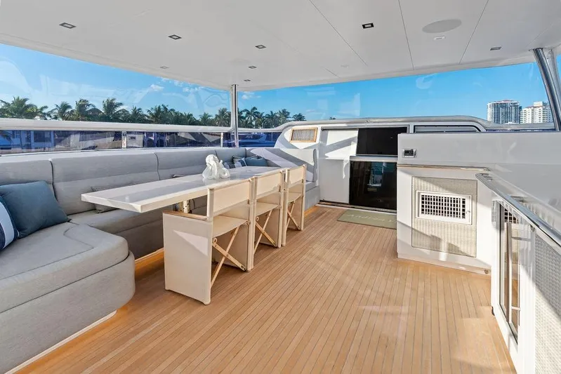  Yacht Photos Pics Luxurious 2014 Horizon RP 110 yacht interior with elegant seating and dining area.