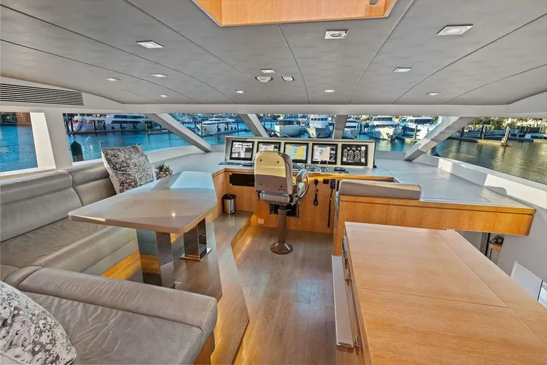  Yacht Photos Pics Luxurious 2014 Horizon RP 110 yacht interior with modern helm and seating area.