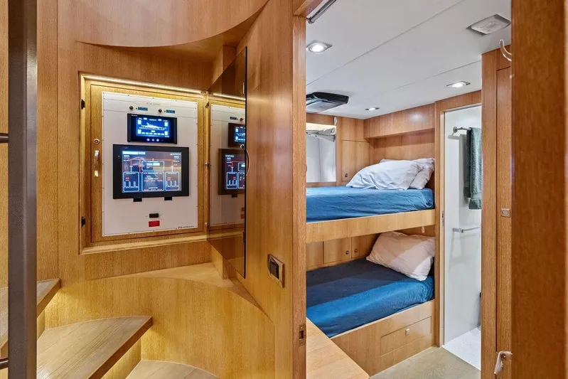  Yacht Photos Pics Luxurious 2014 Horizon RP 110 yacht interior with bunk beds and control panels.