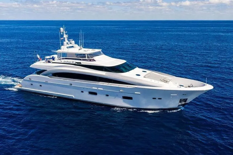  Yacht Photos Pics Luxurious 2014 Horizon RP 110 yacht cruising on open blue sea.