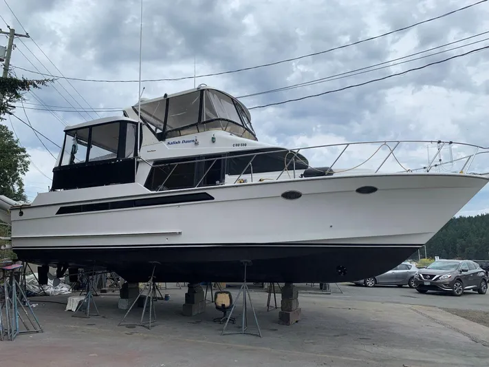  Yacht Photos Pics 1990 Ocean Alexander 440 Sundeck CPMY yacht on dry dock, side view.