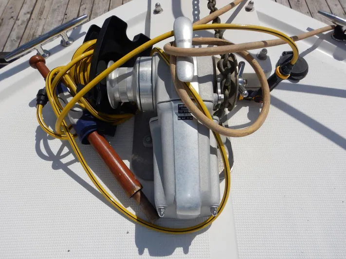  Yacht Photos Pics Anchor winch on 1990 Ocean Alexander 440 Sundeck CPMY boat deck.