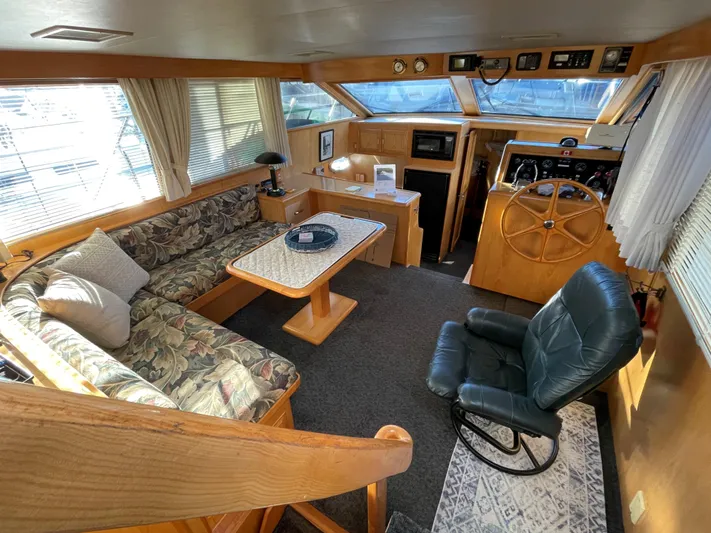  Yacht Photos Pics Interior of 1990 Ocean Alexander 440 Sundeck CPMY with cozy seating and helm.