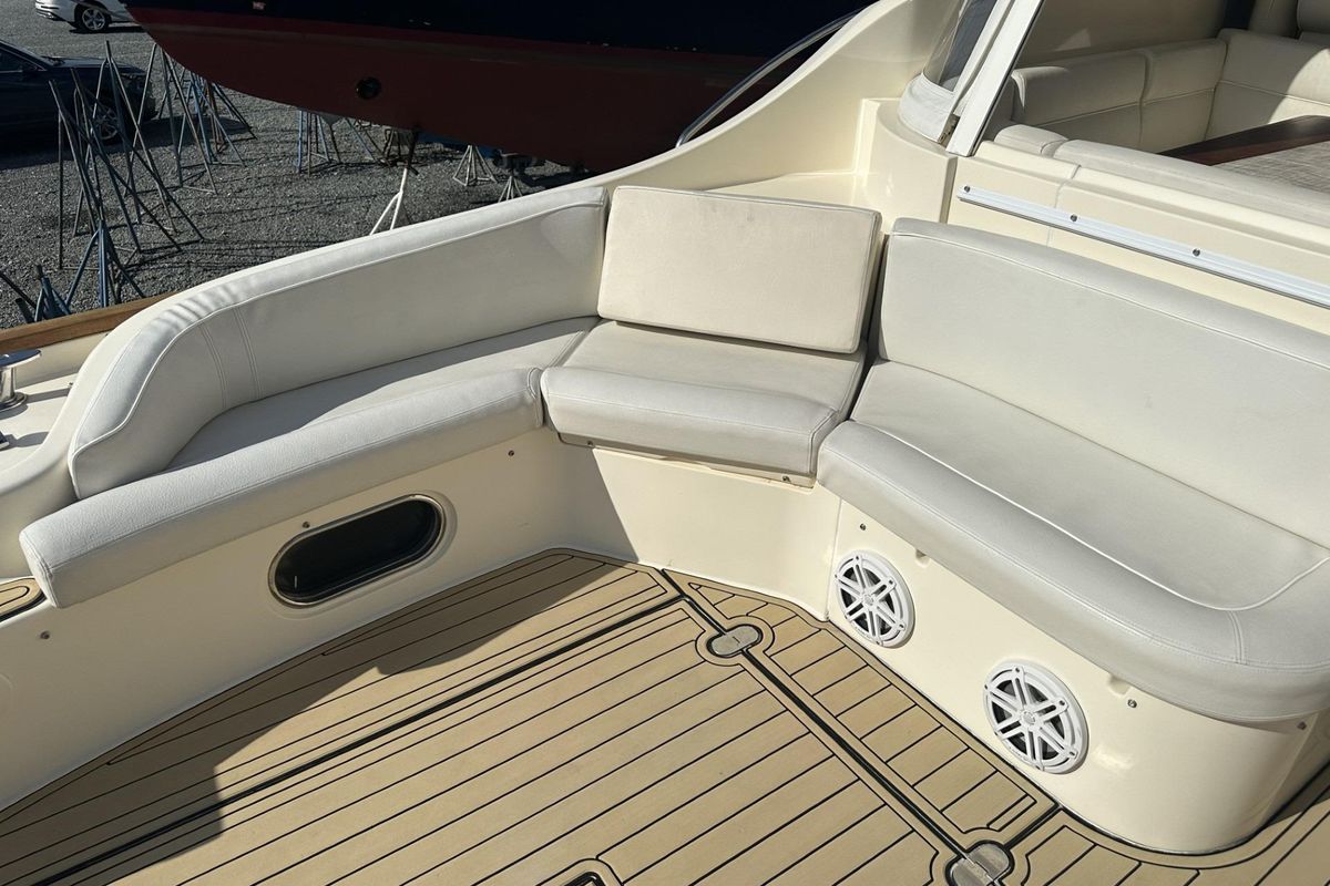 2007 Mochi Craft 44 