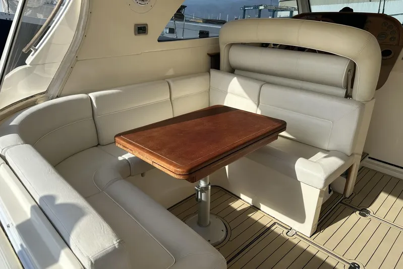 Pallavisino Yacht Photos Pics Luxurious seating area on 2007 Mochi Craft 44 Dolphin yacht with wooden table.