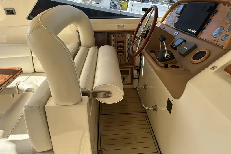 Pallavisino Yacht Photos Pics 2007 Mochi Craft 44 Dolphin yacht interior with steering wheel and control panel.