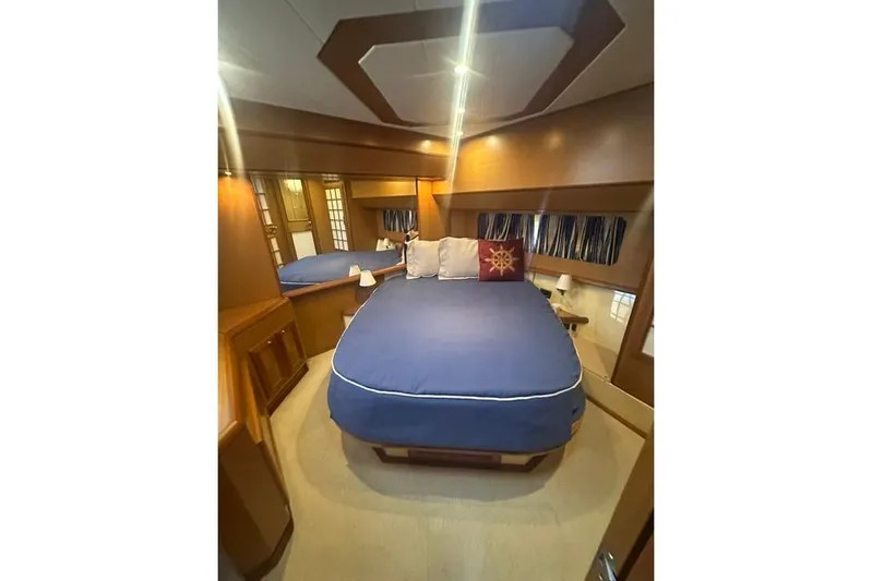 Pallavisino Yacht Photos Pics Luxurious cabin interior of 2007 Mochi Craft 44 Dolphin yacht with blue bedding.