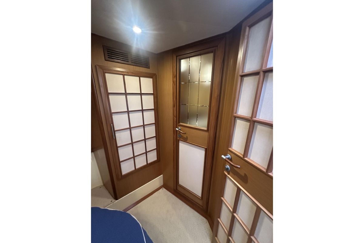 2007 Mochi Craft 44 
