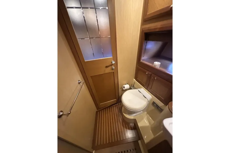 Pallavisino Yacht Photos Pics Luxurious bathroom in 2007 Mochi Craft 44 Dolphin yacht with wooden accents.