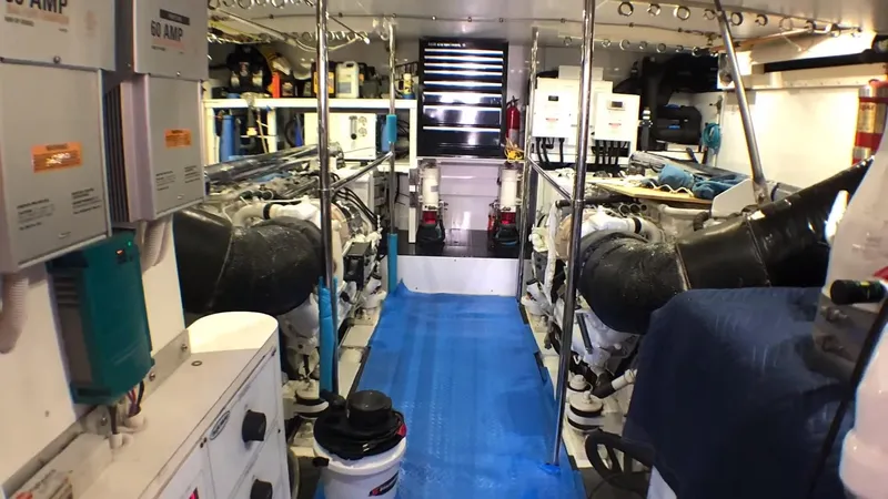  Yacht Photos Pics Engine Room
