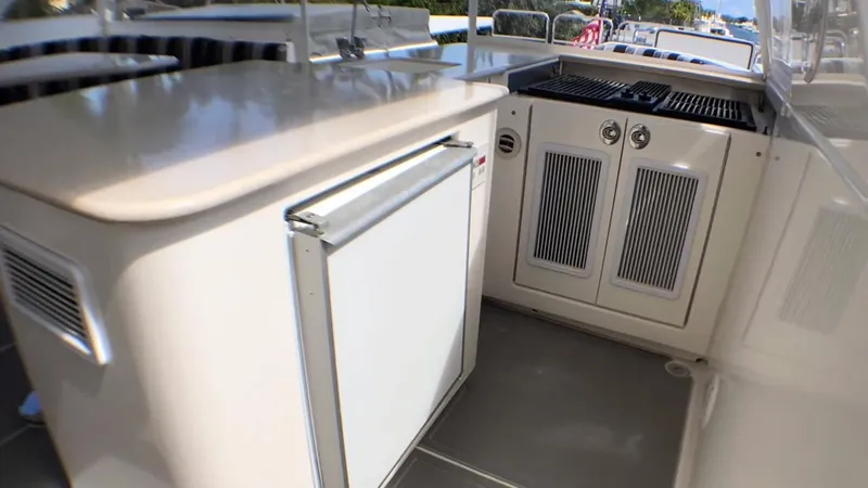  Yacht Photos Pics Bridge Wetbar / Refrigeration