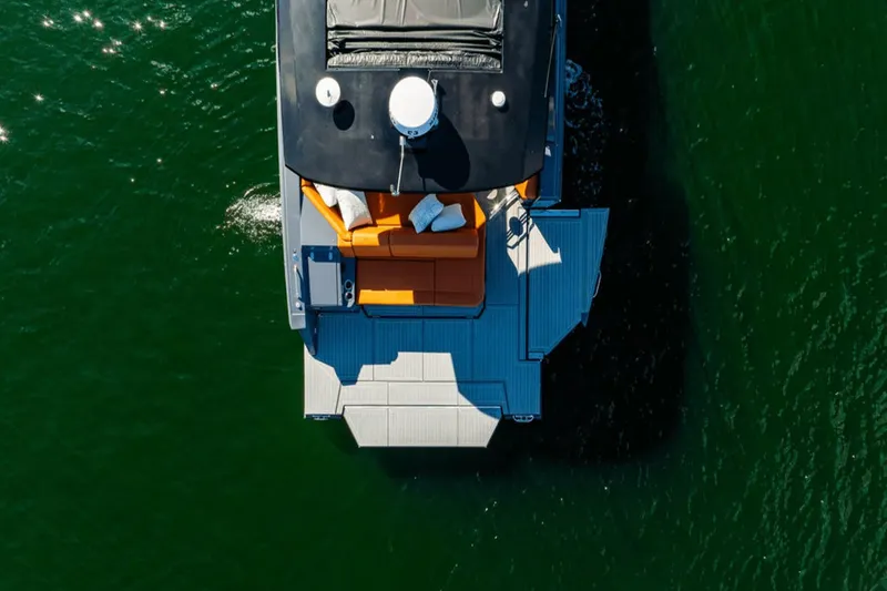 Knee Deep Yacht Photos Pics 