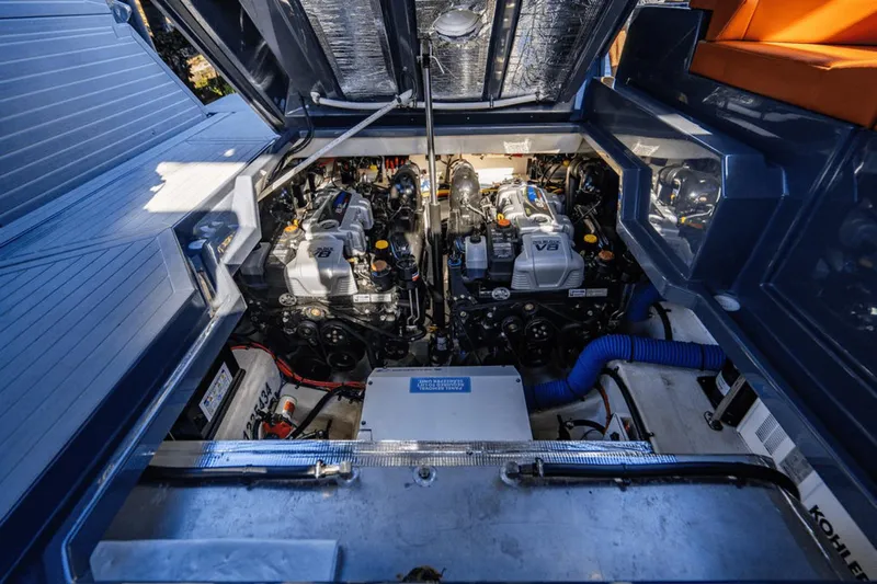 Knee Deep Yacht Photos Pics 