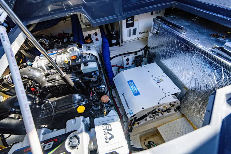 Knee Deep Yacht Photos Pics 