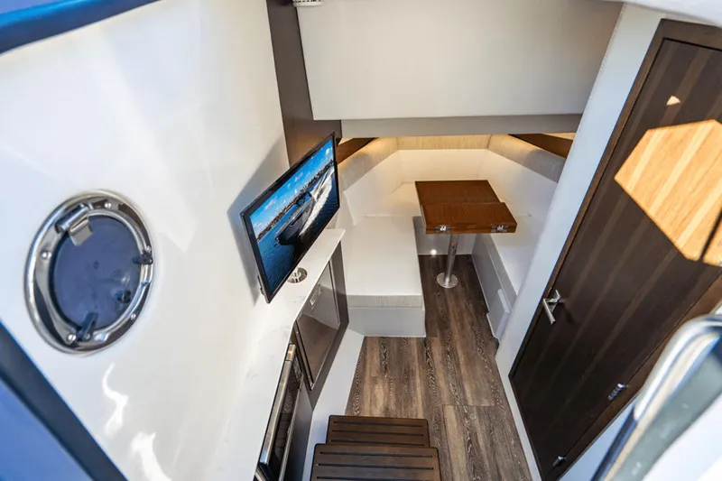 Knee Deep Yacht Photos Pics 