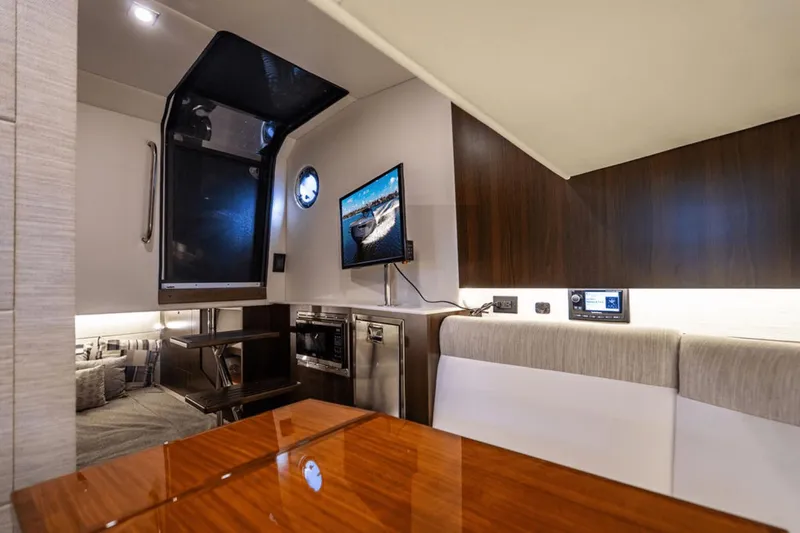 Knee Deep Yacht Photos Pics 