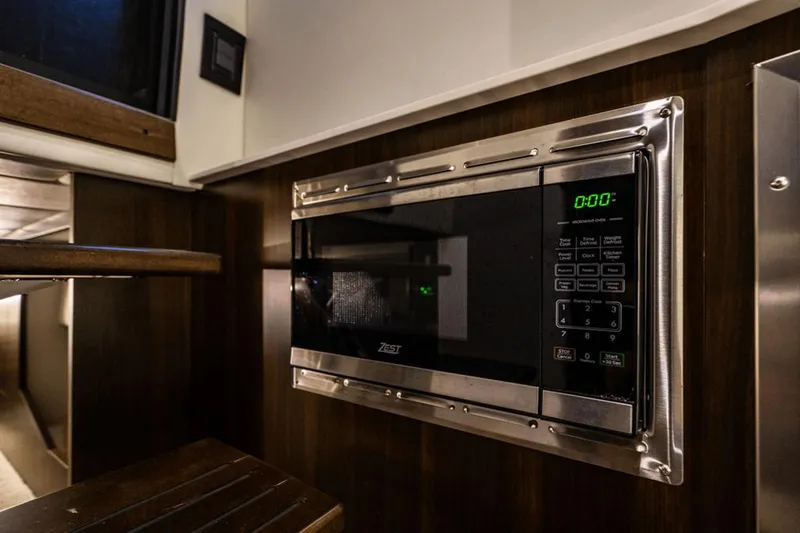 Knee Deep Yacht Photos Pics 