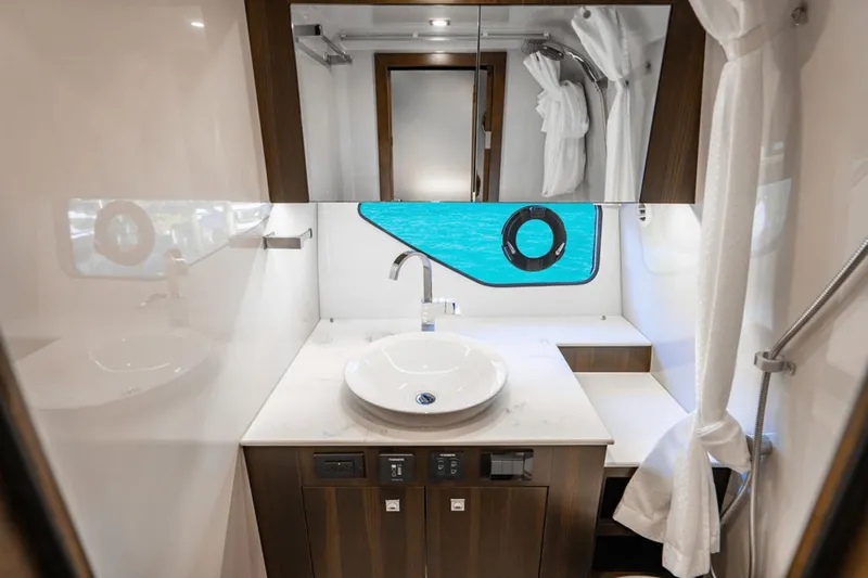 Knee Deep Yacht Photos Pics 