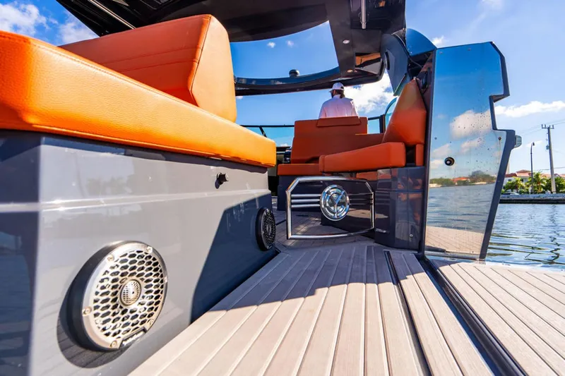 Knee Deep Yacht Photos Pics 